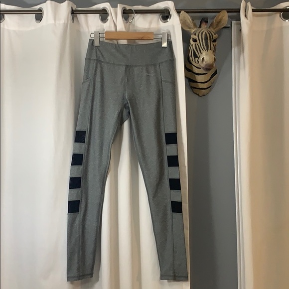 NWOT🧍🏻Dark Grey Leggings w/ Mesh Panels & Pocket - Picture 4 of 4